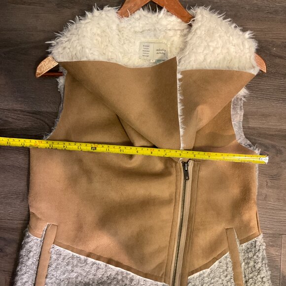 Anthropologie  Saturday Sunday faux suede and faux fur vest, zip up, size XS - Picture 6 of 10